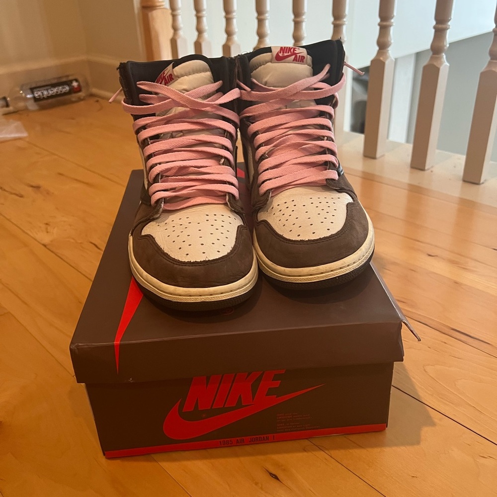 TRAVIS SCOTT X AIR JORDAN 1 RETRO HIGH OG 'MOCHA'
